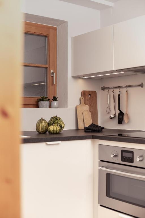 A kitchen or kitchenette at Chalet Franz