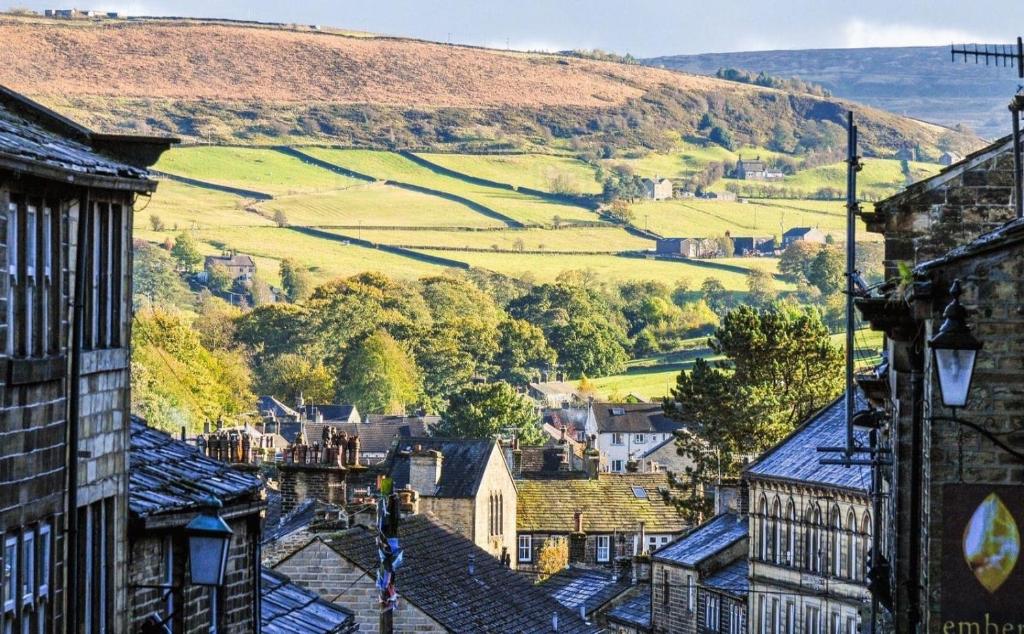 Bronte Cinema Cottage At Haworth 5