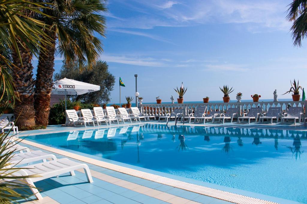 Bazén v ubytování Camping Terrazzo sul mare nebo v jeho okolí