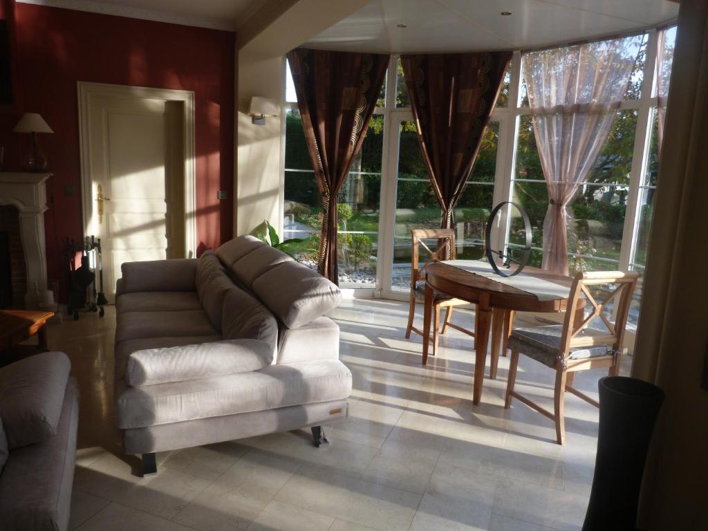 Posezení v ubytování Le Mont Saint Roch , chambre d'hôtes, B&B