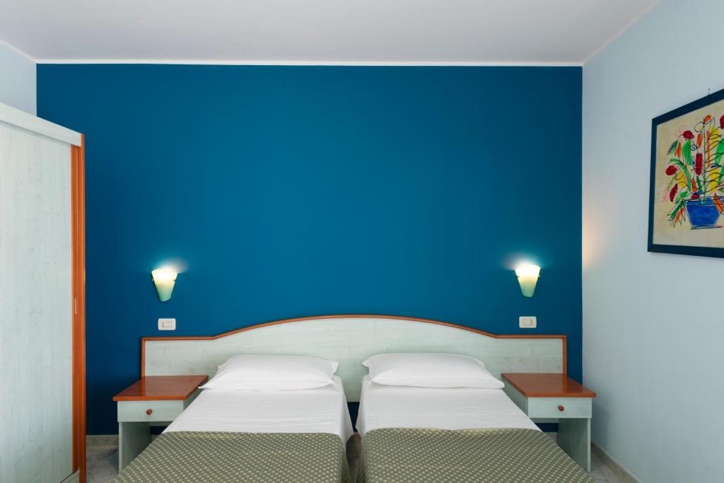 Postel nebo postele na pokoji v ubytování Atlantis Palace Hotel