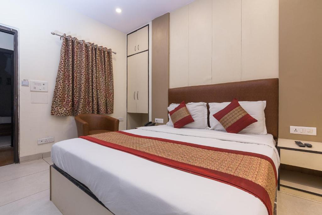 Postel nebo postele na pokoji v ubytování Rupam Hotel