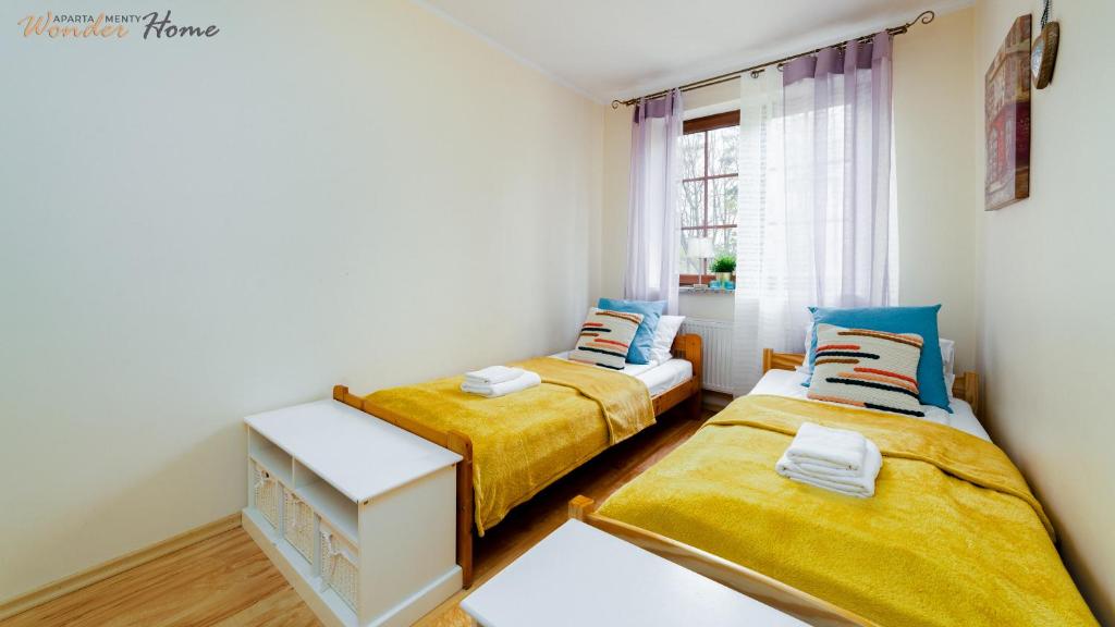 Posteľ alebo postele v izbe v ubytovaní Wonder Home - Apartamenty z balkonami blisko centrum Karpacza