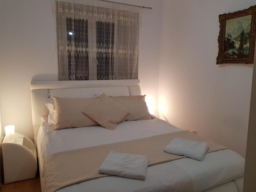 Ένα ή περισσότερα κρεβάτια σε δωμάτιο στο Casa frumoasă