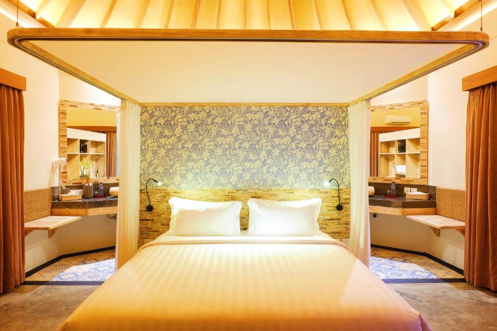 En eller flere senge i et værelse på Kadewa Retreat Ubud - Adults Only