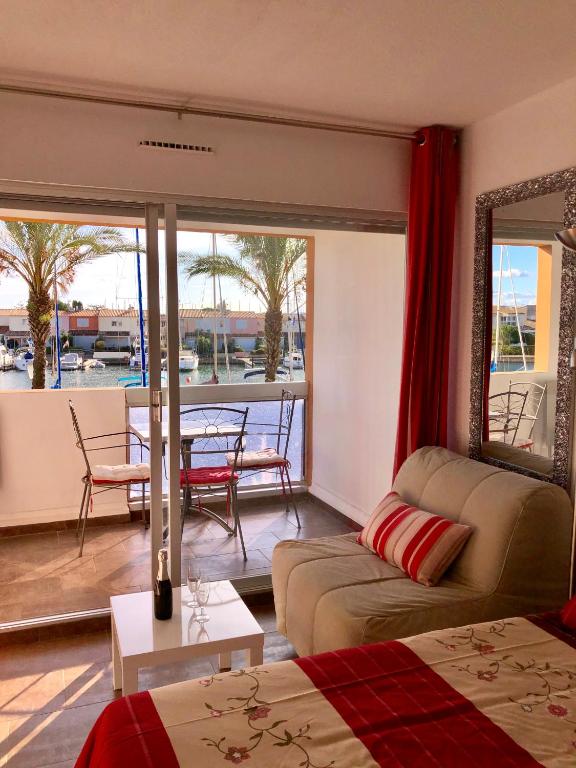 Posezení v ubytování Cap Capistol Studio le Cap d'Agde vue port