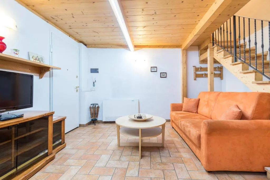 San Frediano cool flat with patio, Florența, Italia