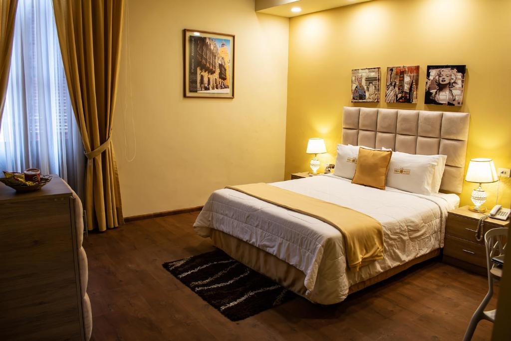Un pat sau paturi într-o cameră la Hotel Inka Path
