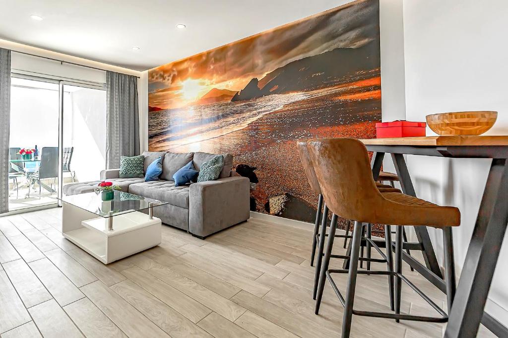 Posedenie v ubytovaní OCEAN GARDEN APARTMENT WITH SEAVIEW.
