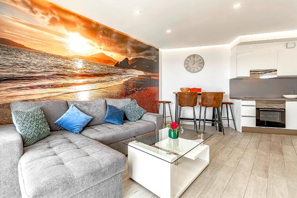Kuchyňa alebo kuchynka v ubytovaní OCEAN GARDEN APARTMENT WITH SEAVIEW.