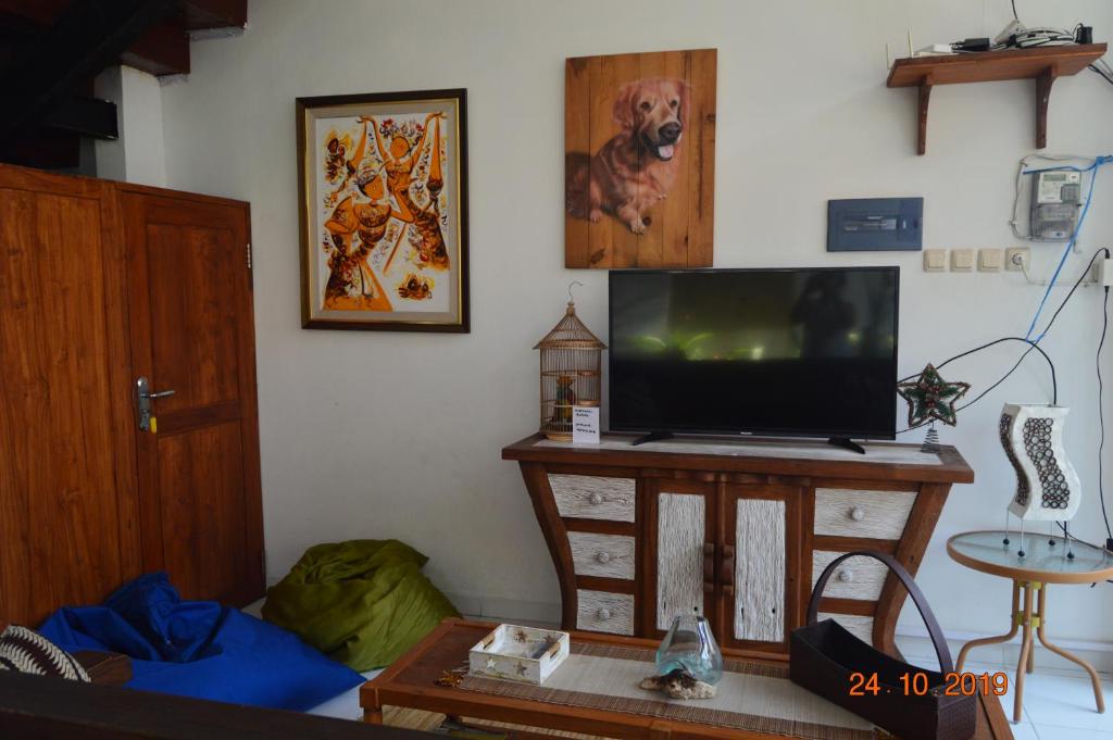 TV a/nebo společenská místnost v ubytování Askara Guest House & Hostel
