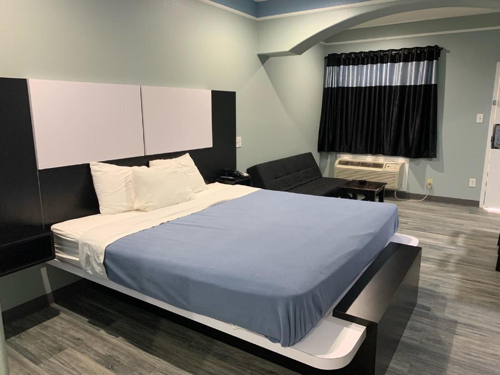 Crystal Suites - King Room - Smoking