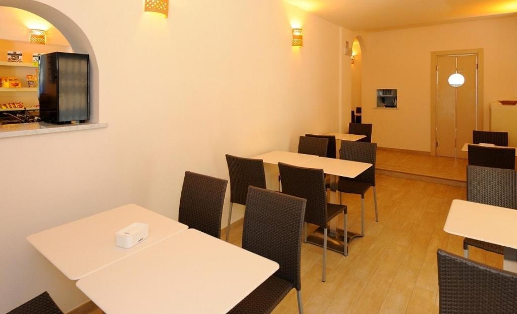 TV a/nebo společenská místnost v ubytování Hotel San Sebastiano