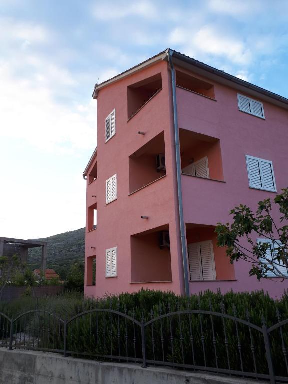 Budova, kde se apartmán nachází