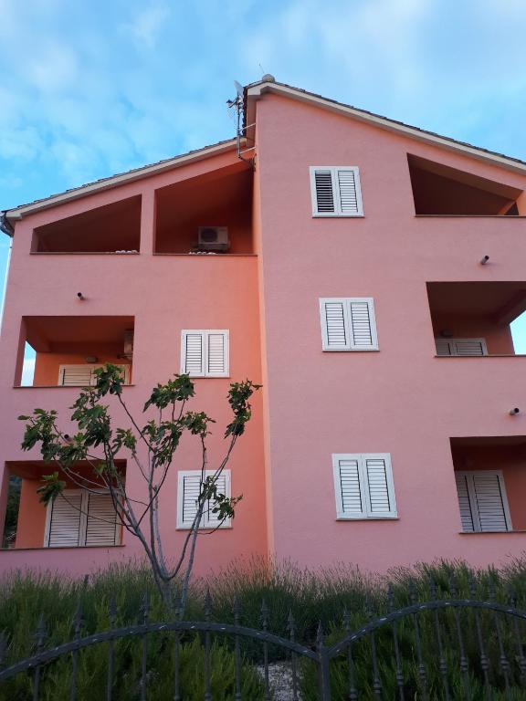 Budova, kde se apartmán nachází