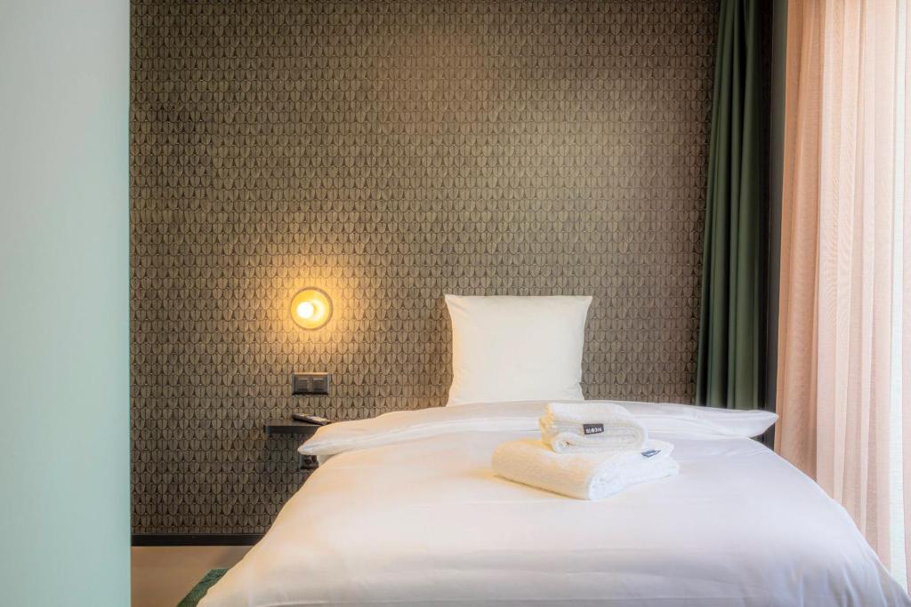 Postel nebo postele na pokoji v ubytování BLOOM Boutique Hotel & Lounge Basel