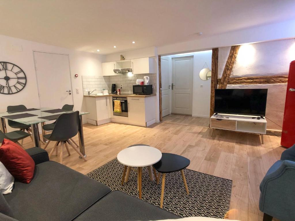 Beauty & The Beast - Old Town Cosy Apartments - Deluxe Apartment
