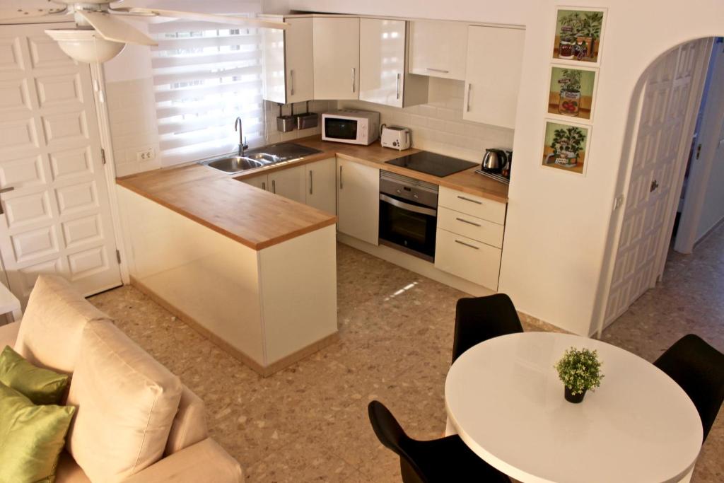 Kuchyň nebo kuchyňský kout v ubytování 2 BDR,2 BATH Amarilla Golf Apartment