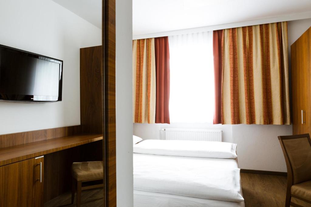 TV a/nebo společenská místnost v ubytování Hotel Kapeller Innsbruck