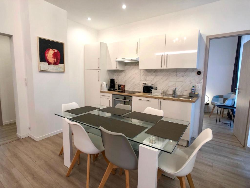 Deluxe Design - City Center Cosy Apartments - 5