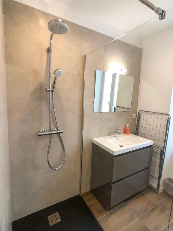 Deluxe Design - City Center Cosy Apartments – photo 46