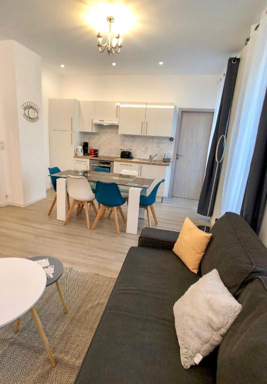 Deluxe Design - City Center Cosy Apartments – photo 56