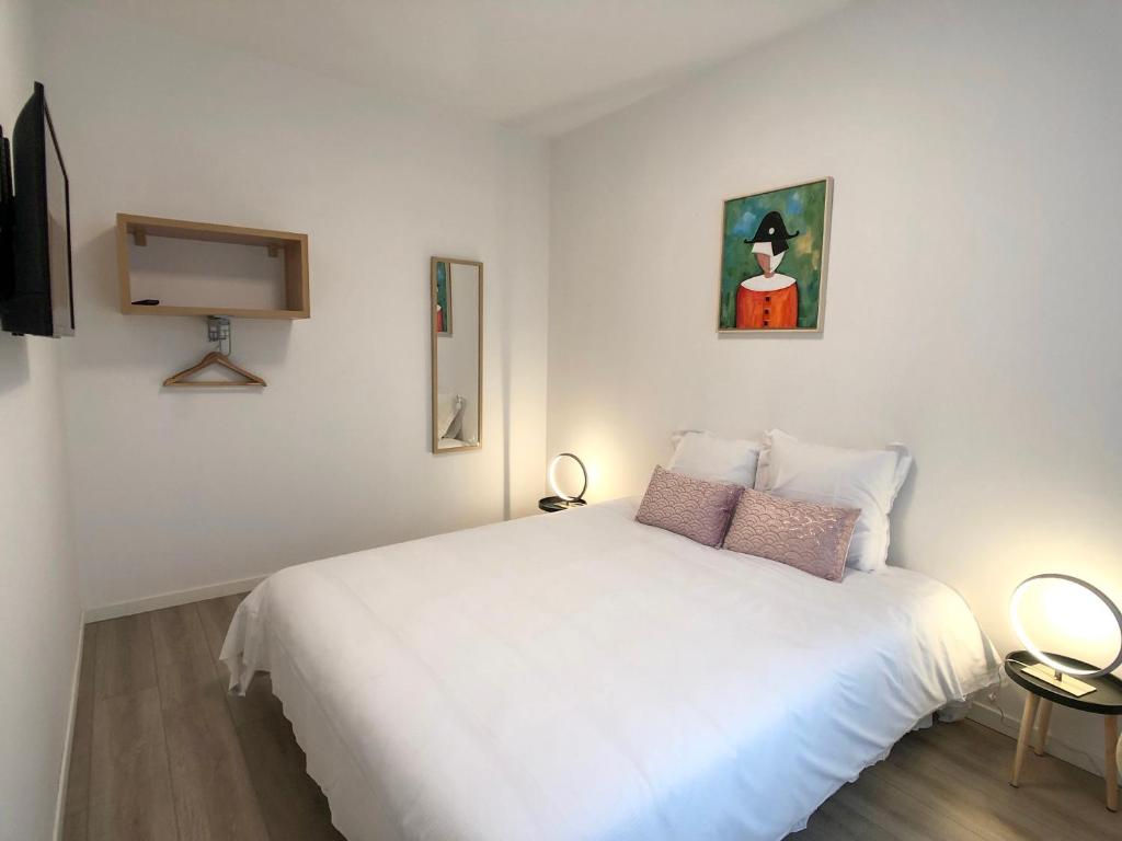Deluxe Design - City Center Cosy Apartments – photo 40