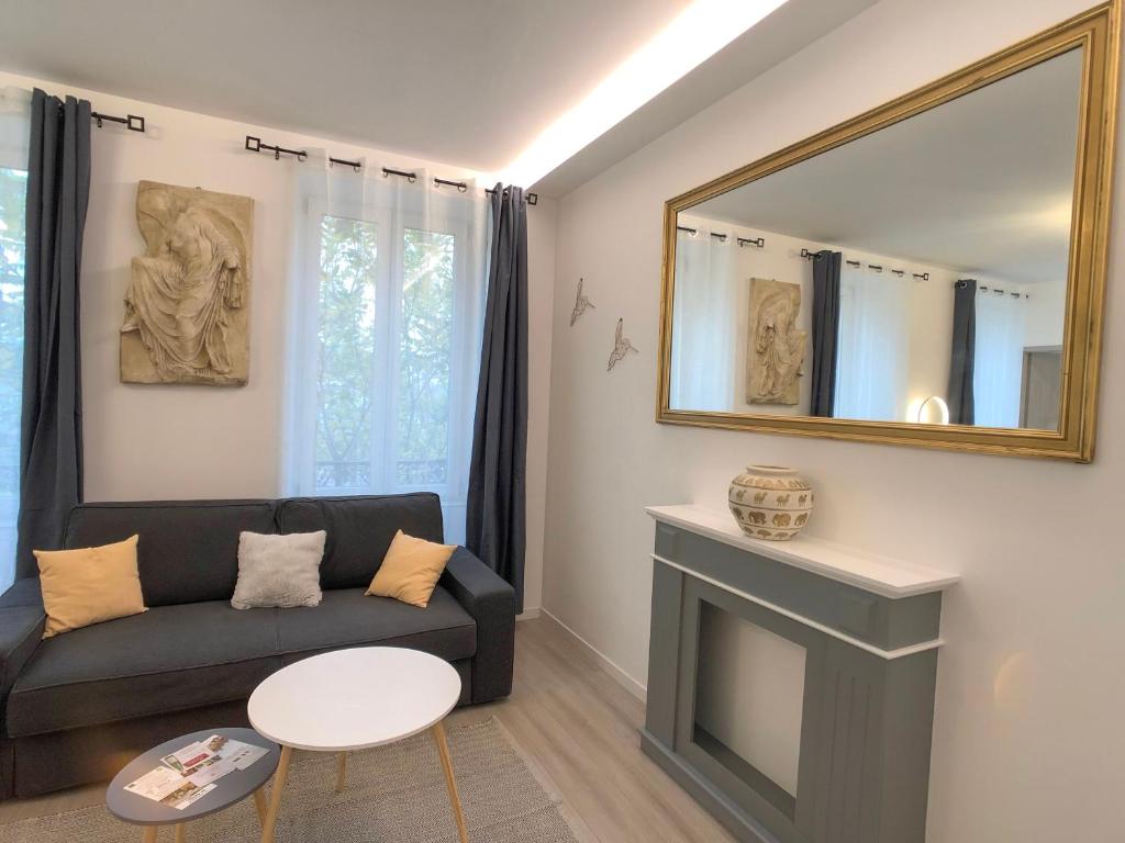 Deluxe Design - City Center Cosy Apartments – photo 13
