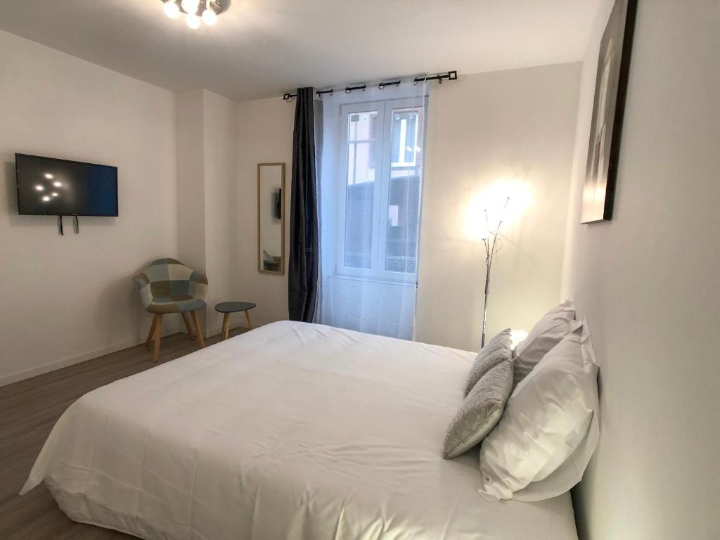 Deluxe Design - City Center Cosy Apartments - 13