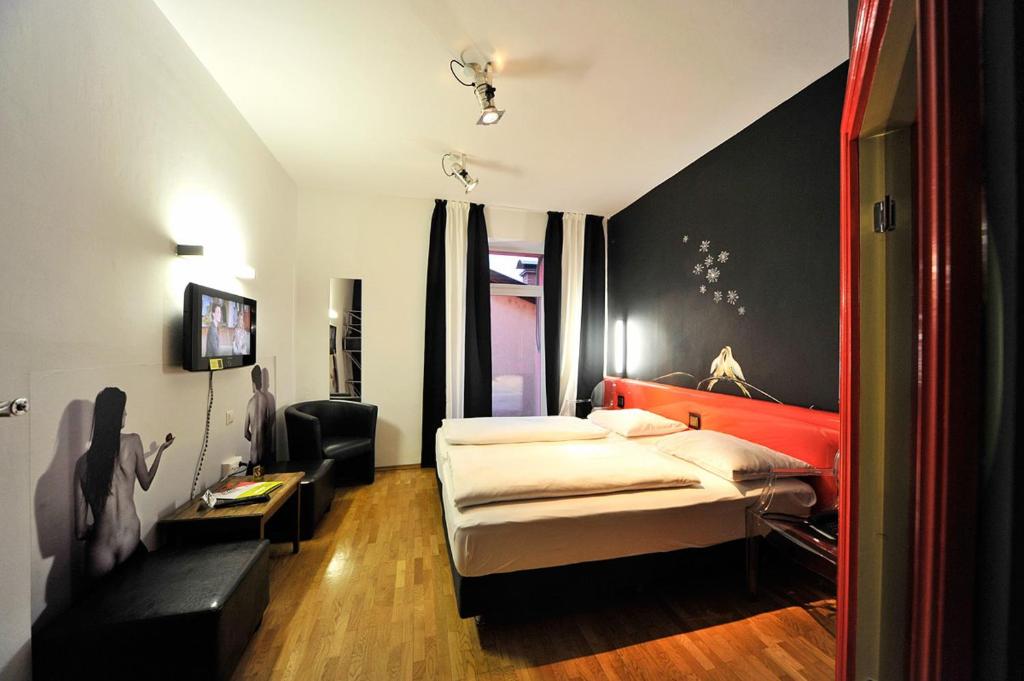TV a/nebo společenská místnost v ubytování Erlebnis Post - Stadthotel mit EigenART