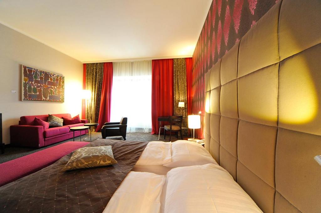Postel nebo postele na pokoji v ubytování Erlebnis Post - Stadthotel mit EigenART