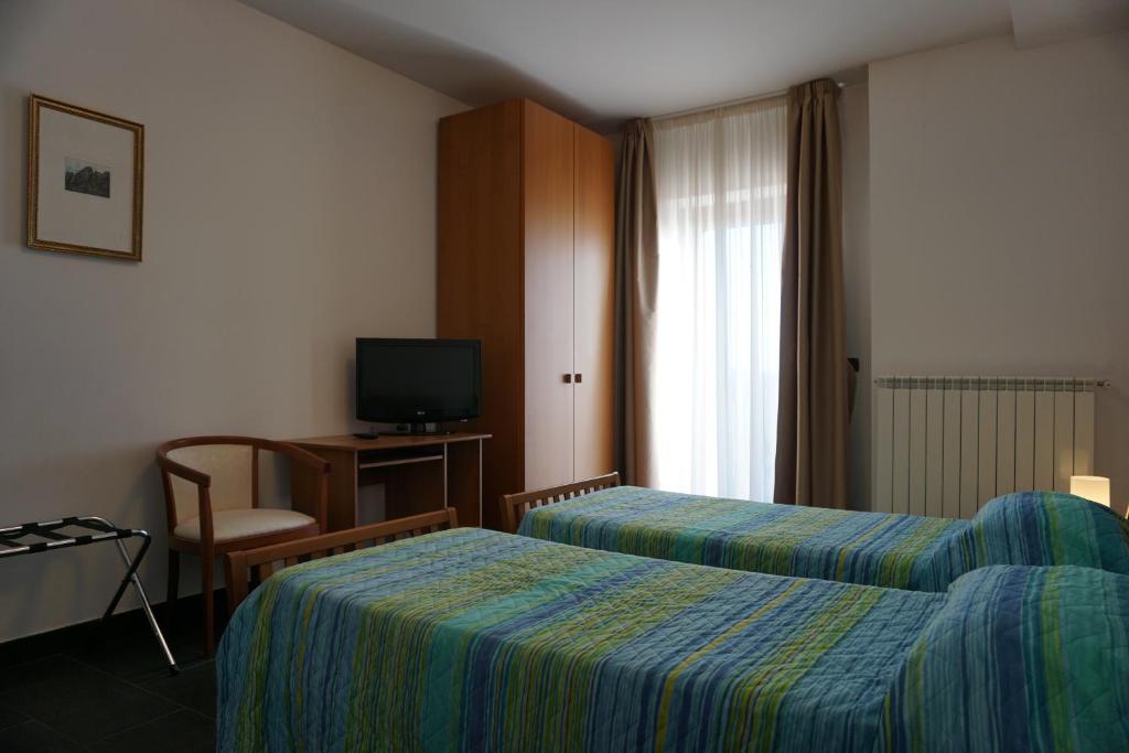 Luxury B&B Dimora Albani - Twin Room With Private External Bathroom