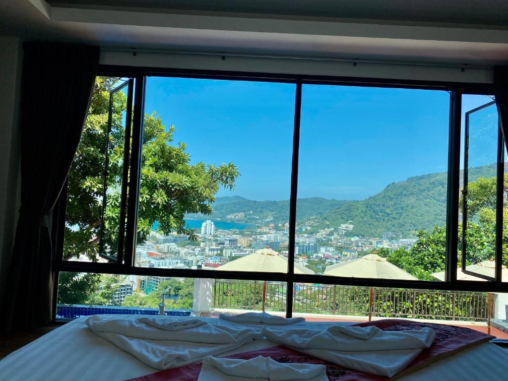 Nespecifikovaný výhled na hory nebo výhled na hory při pohledu z hotelu