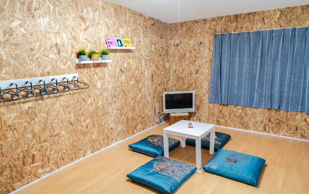 TV a/nebo společenská místnost v ubytování ONE HOSTEL Himeji ワンホステル姫路