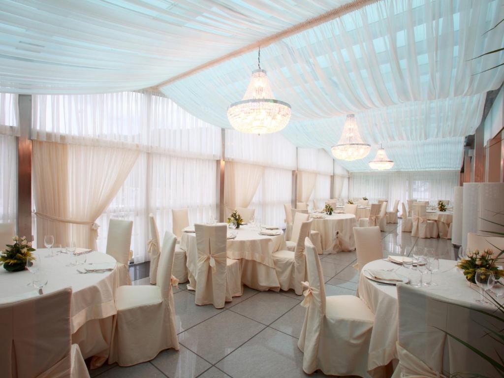 Een restaurant of ander eetgelegenheid bij Hotel Dei Principati