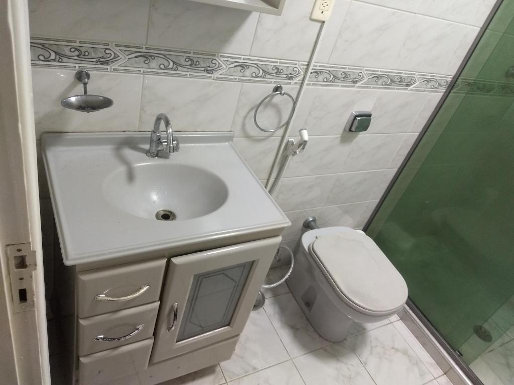  Apartamento Amplo. 1 quarto. 5 quadras da praia