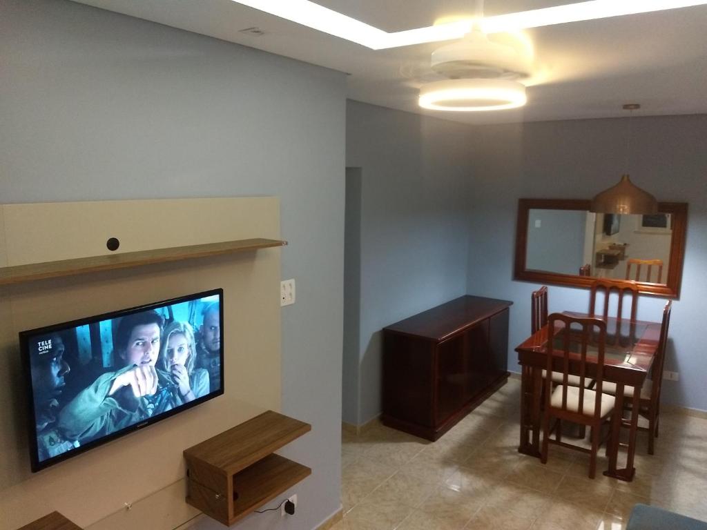  Apartamento Amplo. 1 quarto. 5 quadras da praia