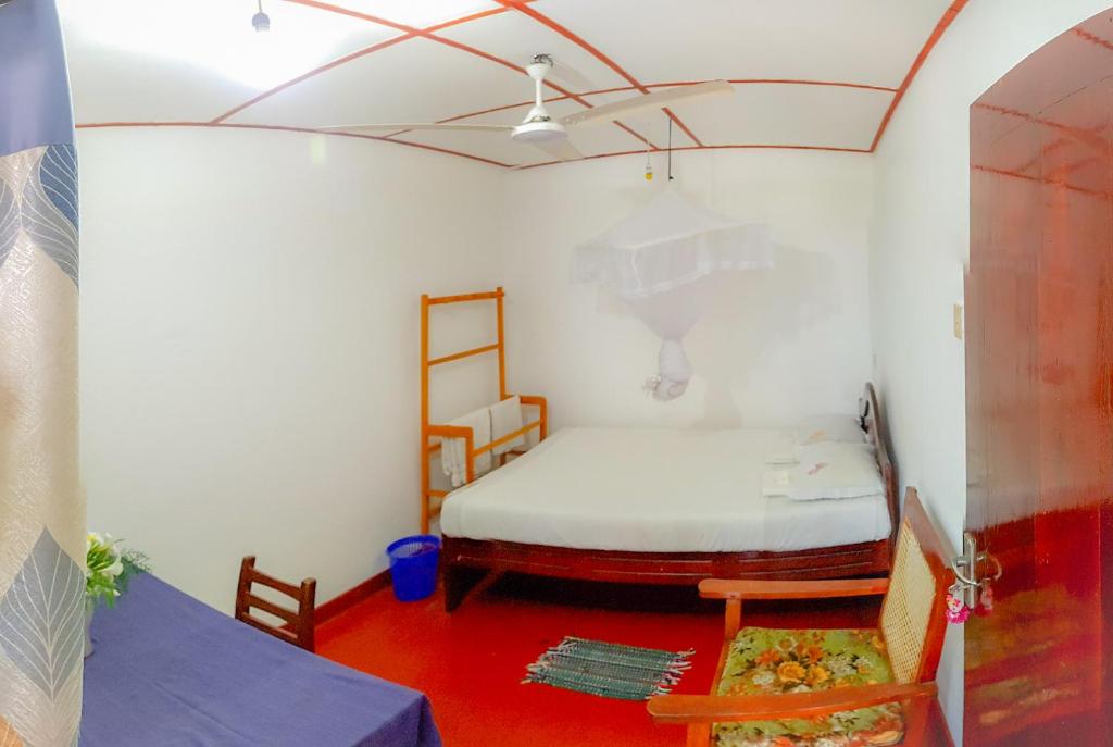 Hikkaduwa backyard beach homestay - Standard Double Room