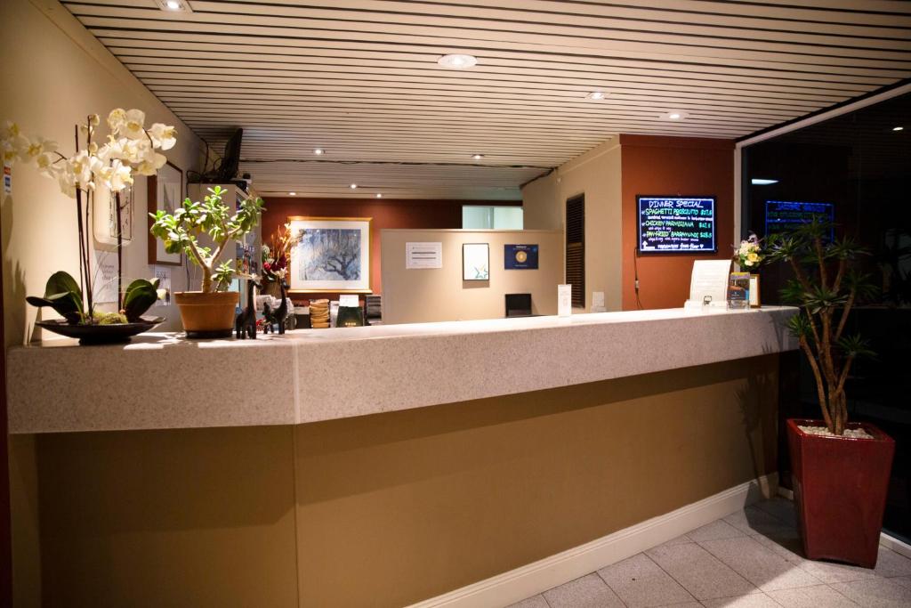 Twin Towers Inn - Resim 8