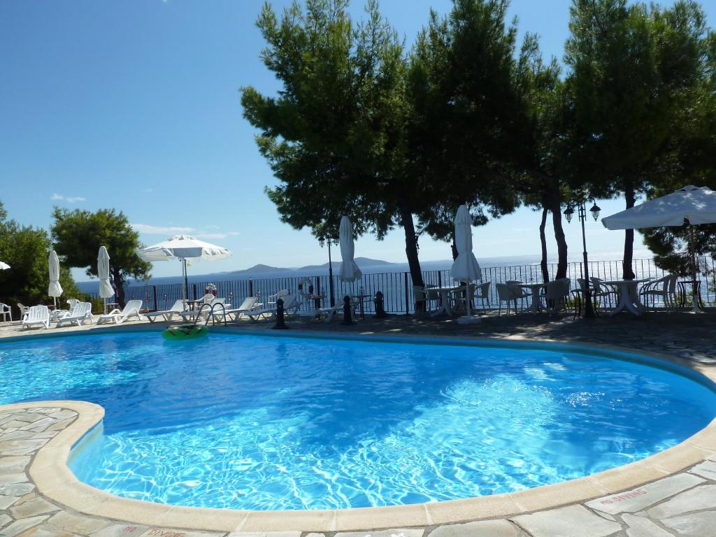 Бассейн в Milia Bay Hotel Apartments или поблизости