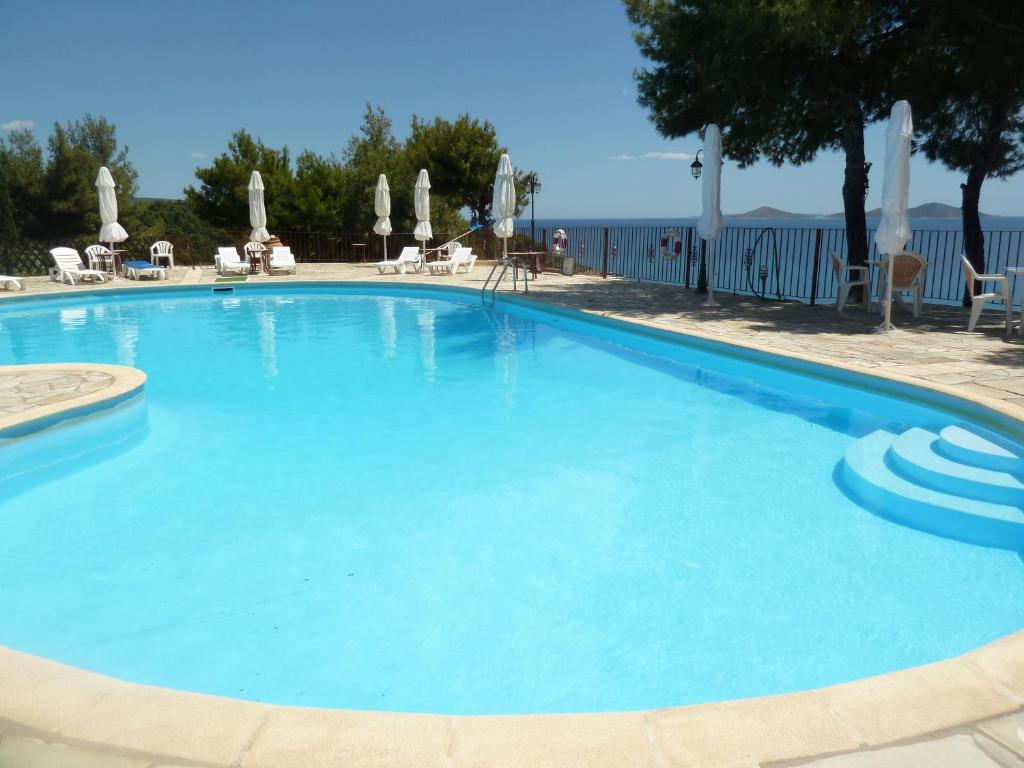 Бассейн в Milia Bay Hotel Apartments или поблизости