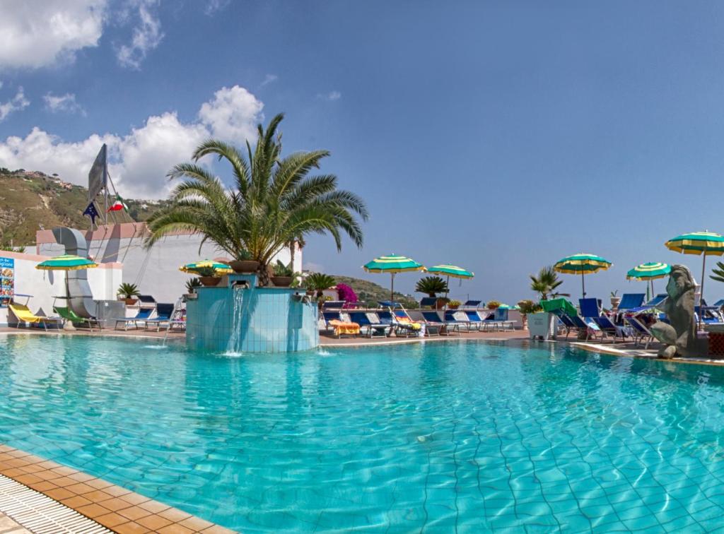 Bazén v ubytování Hotel Castiglione nebo v jeho okolí