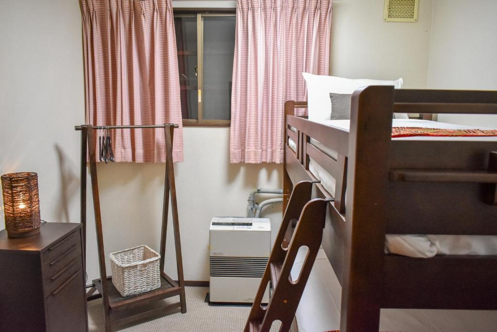Uma cama ou camas num quarto em Mojo Lodge Hakuba