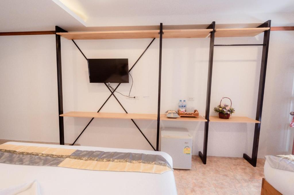 Postel nebo postele na pokoji v ubytování Coconut Grove Hotel Samui