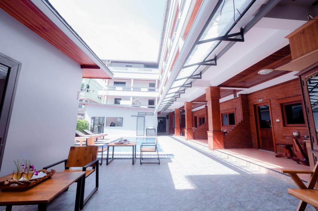 Balkón nebo terasa v ubytování Coconut Grove Hotel Samui