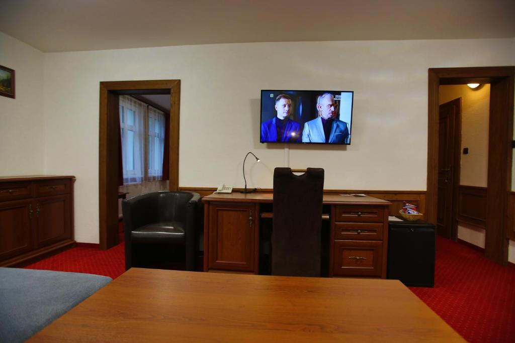 TV a/nebo společenská místnost v ubytování Hotel Jelinek
