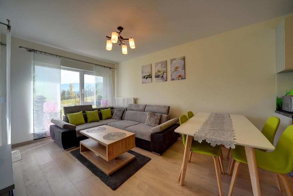 Posedenie v ubytovaní Przytulne Apartamenty Sun Seasons 24 z Pięknym Widokiem w Szklarskiej Porębie by Noclegi Renters