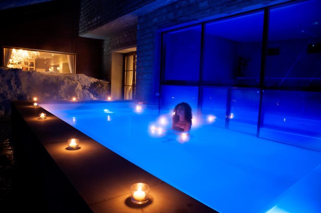 Bazén v ubytovaní Val di Luce SPA Resort alebo v jeho blízkosti
