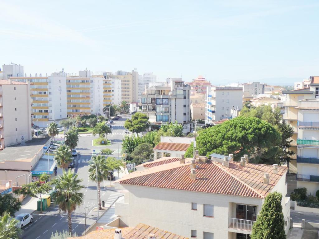 Nespecifikovaný výhled na destinaci Roses nebo výhled na město při pohledu z apartmánu
