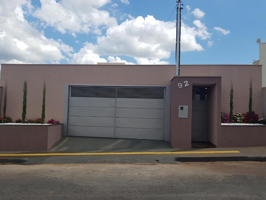 a building with a garage door with a number at Casa de temporada in Piumhi